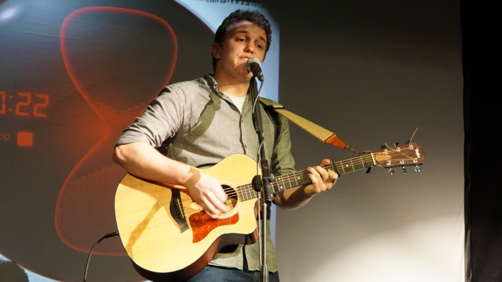 Überzeugte nur mit Gitarre und Stimme: #open_champion LIAN