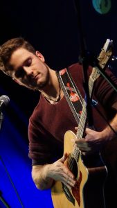 Jahrelange Erfahrung als Straßenmusiker: Zweiter Platz für Paul Clayton